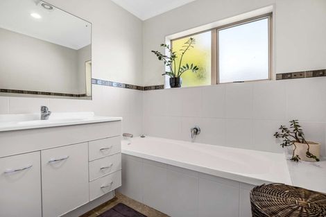 Photo of property in 36 Mandalay Place, Waiuku, 2123