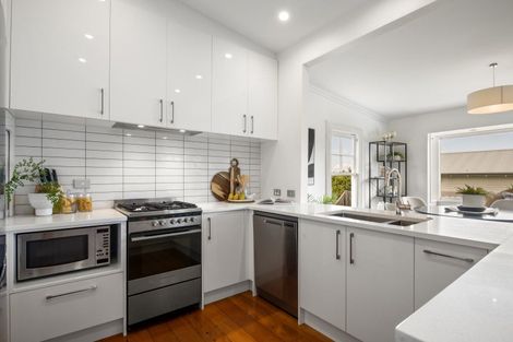 Photo of property in 68 Palmerston Road, Birkenhead, Auckland, 0626