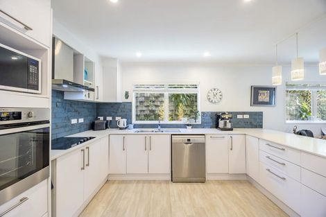 Photo of property in 39 Emlyn Place, Torbay, Auckland, 0630