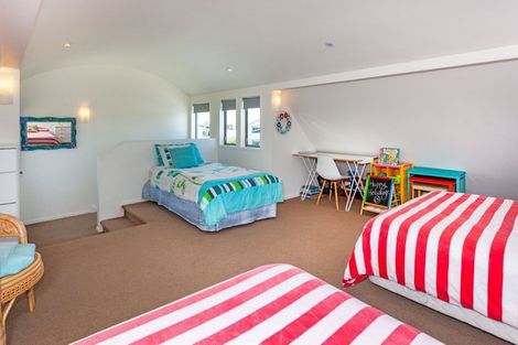 Photo of property in 306 Ocean Road, Whangamata, 3620
