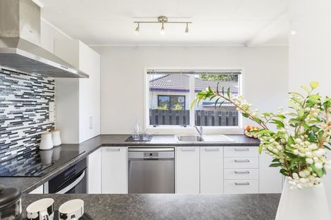 Photo of property in 1/1 Barbados Drive, Unsworth Heights, Auckland, 0632