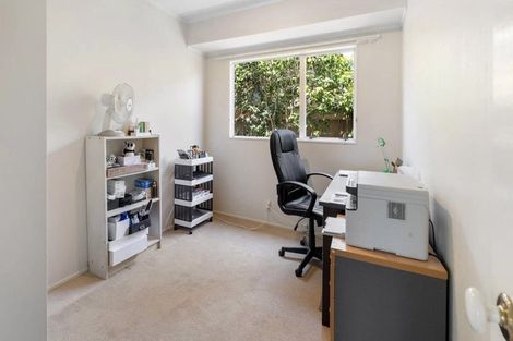 Photo of property in 18 Amberwood Drive, Northpark, Auckland, 2013