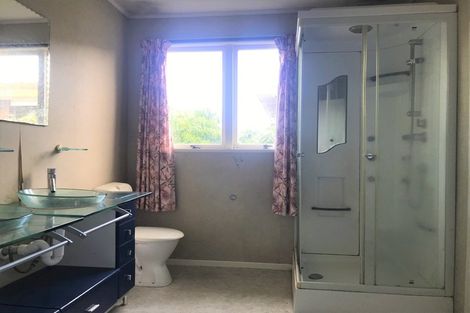 Photo of property in 32 Royal Road, Massey, Auckland, 0614