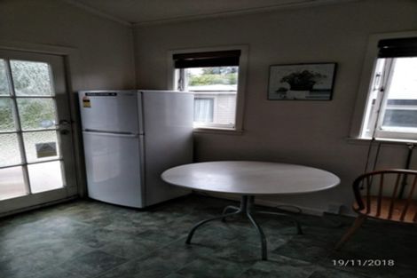 Photo of property in 1 Warren Avenue, Three Kings, Auckland, 1042