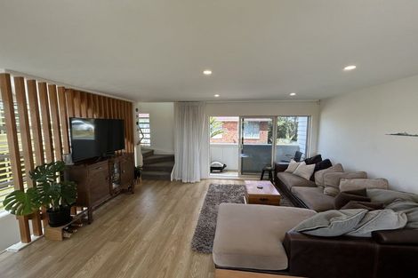 Photo of property in 4/3 Coronation Road, Hillcrest, Auckland, 0627