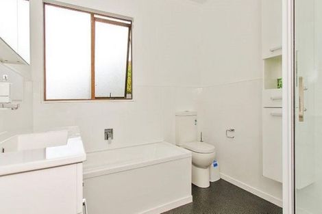 Photo of property in 1/16 Sylvan Crescent, Te Atatu South, Auckland, 0610