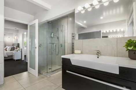 Photo of property in 24 Muritai Road, Milford, Auckland, 0620