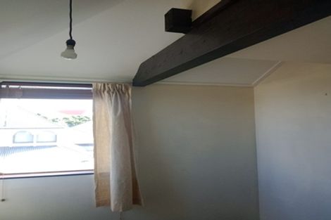 Photo of property in 140 Akaroa Drive, Maupuia, Wellington, 6022