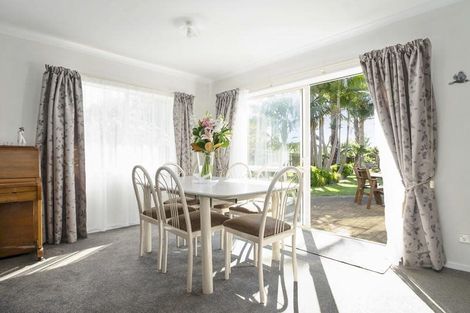 Photo of property in 4 Delmont Close, East Tamaki Heights, Auckland, 2016