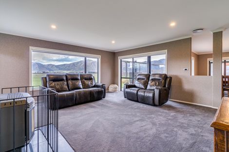 Photo of property in 10 Hardacre Place, Omarama, 9412