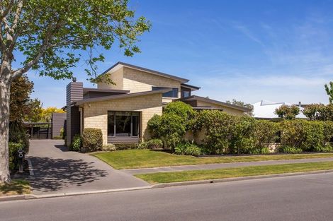 Photo of property in 28 Willowview Drive, Redwood, Christchurch, 8051