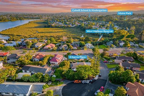 Photo of property in 3 Garcia Place, West Harbour, Auckland, 0618