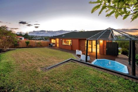 Photo of property in 27 Hollyhock Place, Browns Bay, Auckland, 0630