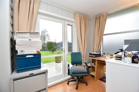 Photo of property in 76 Victoria Street, Carterton, 5713