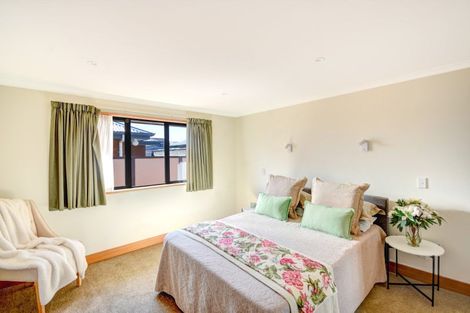 Photo of property in 33 Macandrew Road, South Dunedin, Dunedin, 9012