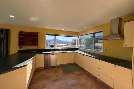 Photo of property in 2 Garland Terrace, Kelvin Heights, Queenstown, 9300
