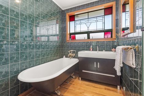 Photo of property in 87 Warren Road, Raglan, 3295