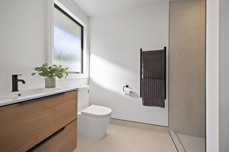 Photo of property in 44b Crosland Road, South Head, 0874