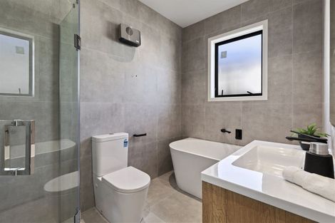 Photo of property in 63 Nobilo Road, Kumeu, 0810