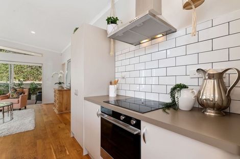 Photo of property in 9 Tobago Place, Sunnynook, Auckland, 0620