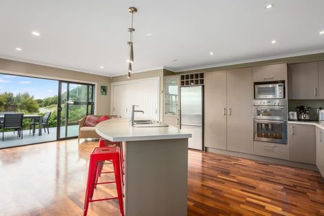 Photo of property in 9 Greenstone Place, Aotea, Porirua, 5024