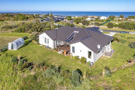 Photo of property in 12 Longbeach Drive, Castlecliff, Whanganui, 4501