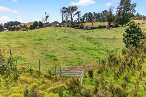 Photo of property in 1014 South Head Road, South Head, Helensville, 0874