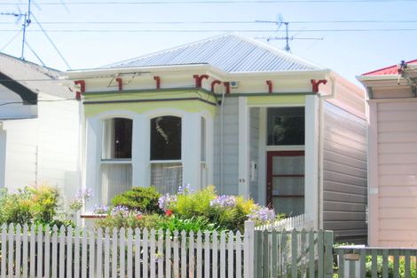 Photo of property in 35 Tasman Street, Mount Cook, Wellington, 6021