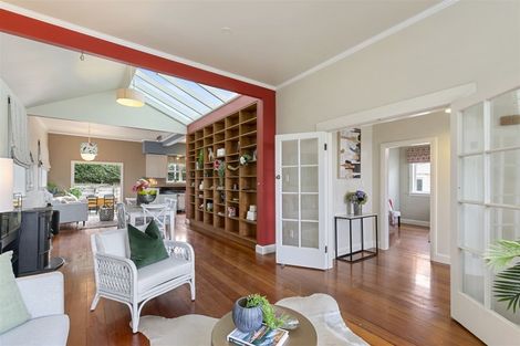 Photo of property in 17 Fairview Crescent, Kelburn, Wellington, 6012