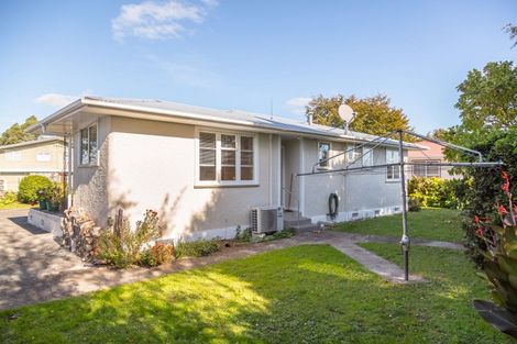 Photo of property in 16 Taylor Street, Carterton, 5713