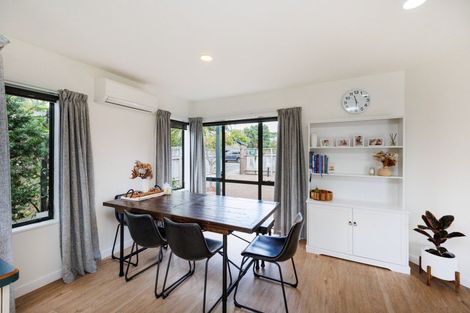 Photo of property in 127 Summerhill Drive, Fitzherbert, Palmerston North, 4410
