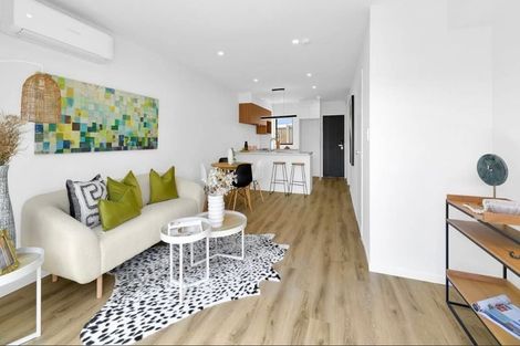 Photo of property in 5/9 Flanshaw Road, Te Atatu South, Auckland, 0610