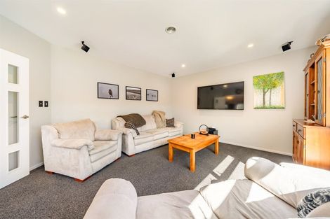 Photo of property in 14 Resolution Drive, Whitby, Porirua, 5024