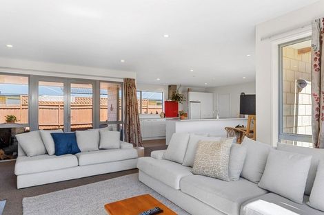 Photo of property in 2 Stonebridge Lane, Oxford, 7430