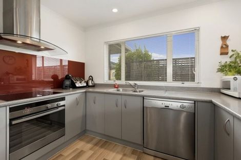 Photo of property in 9 James Nairn Grove, Riverstone Terraces, Upper Hutt, 5018