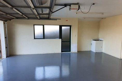 Photo of property in 3 Boeing Place, Goodwood Heights, Auckland, 2105