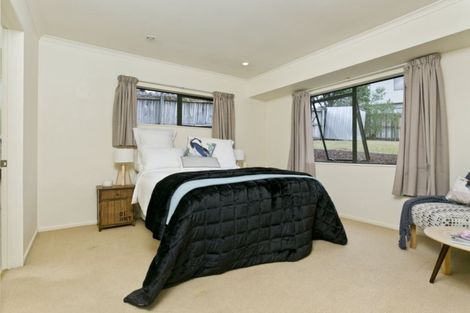 Photo of property in 1 Black Teal Close, Unsworth Heights, Auckland, 0632