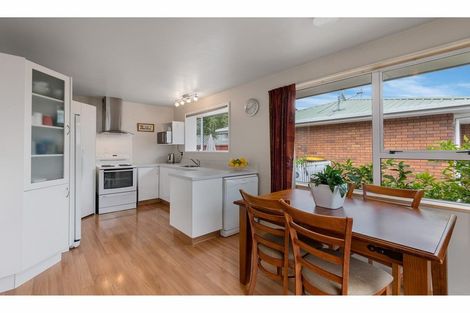 Photo of property in 2/5 Broadbent Street, Riccarton, Christchurch, 8041