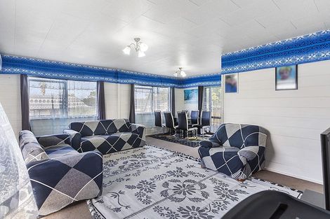 Photo of property in 2/11 Bluewater Place, Wattle Downs, Auckland, 2103