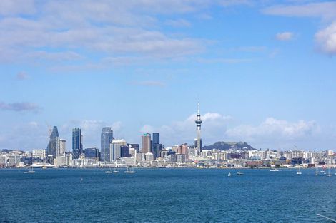 Photo of property in 2/81 Sylvan Avenue, Northcote, Auckland, 0627