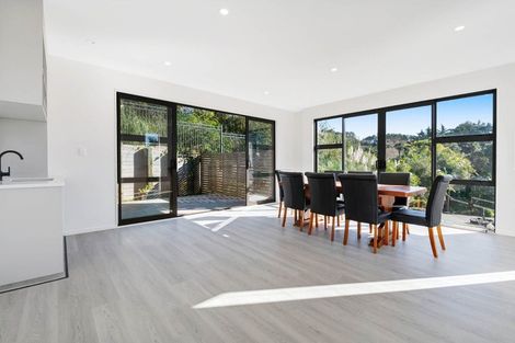 Photo of property in 4 Pleasant Way, Matakatia, Whangaparaoa, 0930