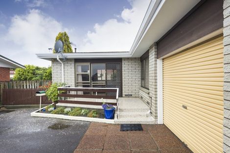 Photo of property in 6 Chertsey Court, Roslyn, Palmerston North, 4414