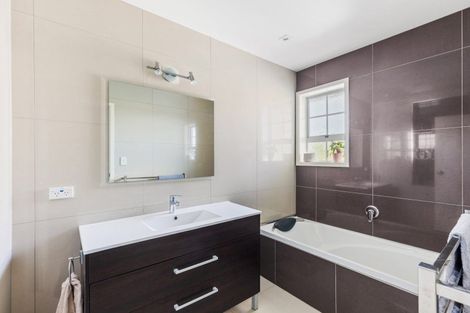 Photo of property in 305 Mangorei Road, Merrilands, New Plymouth, 4312