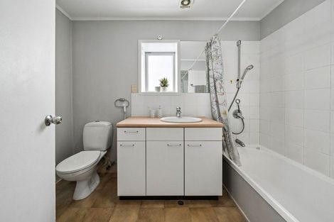 Photo of property in Grosvenor Cl, 10/6 Brown Street, Mount Cook, Wellington, 6021