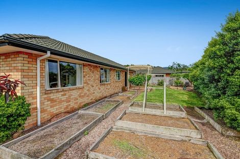 Photo of property in 17 Aitkenhead Court, Parakai, 0830