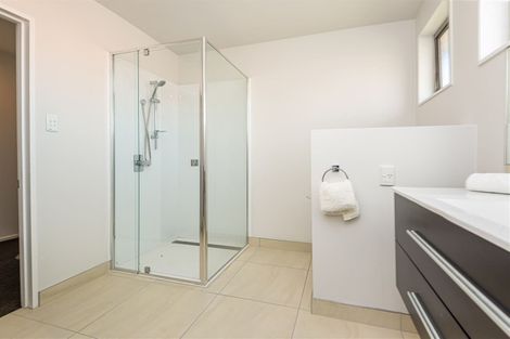 Photo of property in 32 Ambleside Drive, Burnside, Christchurch, 8053