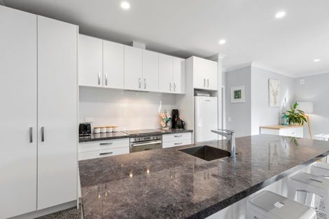 Photo of property in 16 Raiha Street, Papamoa Beach, Papamoa, 3118