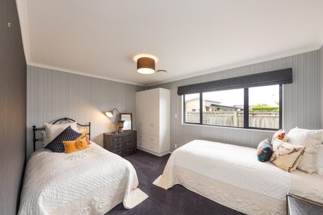 Photo of property in 37 Chestnut Close, Kelvin Grove, Palmerston North, 4414