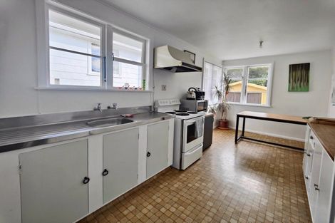 Photo of property in 18 Boyd Grove, Naenae, Lower Hutt, 5011