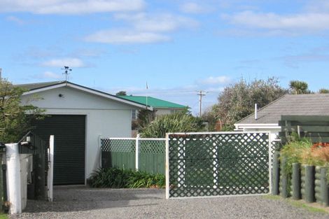 Photo of property in 4 Rosvall Place, Foxton Beach, Foxton, 4815